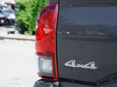 Used 2019 Toyota Tacoma SR w/ SR Convenience Package image 42