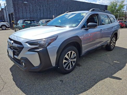 Used 2025 Subaru Outback AWD/4WD image 3