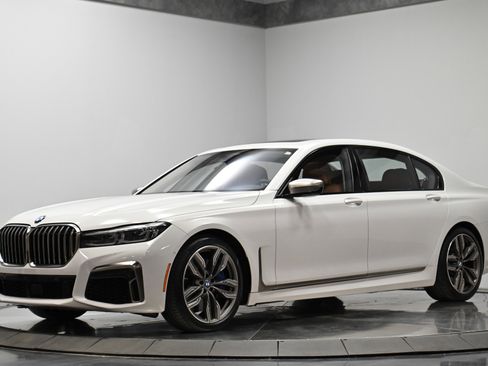 Used 2022 BMW M760i xDrive w/ Luxury Rear Seating Package image 2