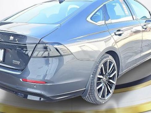 Used 2023 Honda Accord Touring image 4