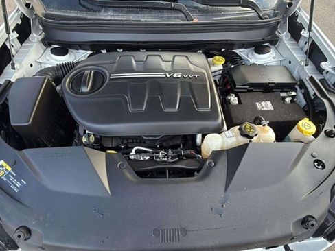 Used 2020 Jeep Cherokee Limited image 24