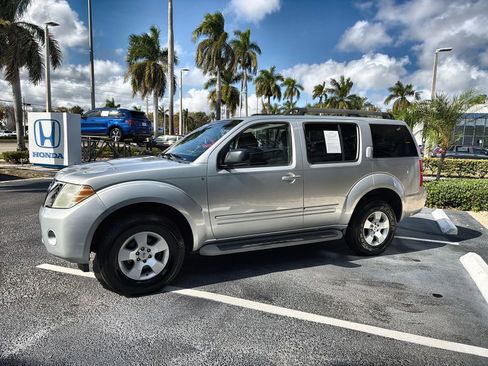Used 2010 Nissan Pathfinder S AWD/4WD image 4