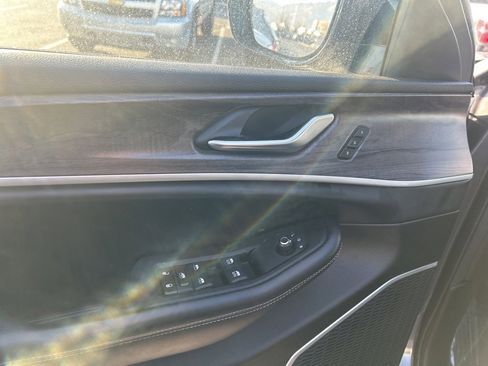 Used 2022 Jeep Grand Cherokee L Limited image 21