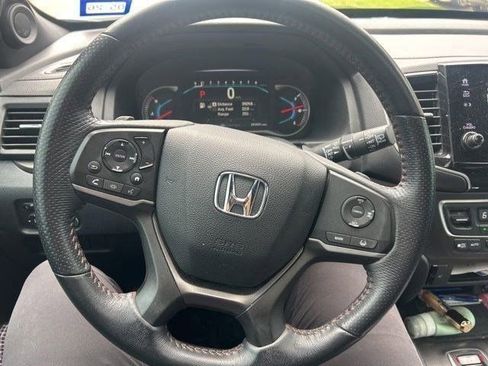 Used 2022 Honda Pilot TrailSport image 4