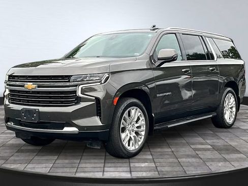 Used 2021 Chevrolet Suburban LT w/ LT Signature Package AWD/4WD image 1