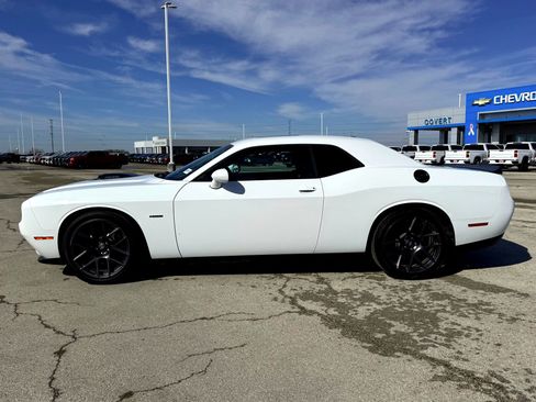 Used 2018 Dodge Challenger R/T image 12