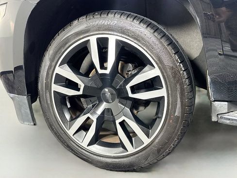 Used 2020 Chevrolet Tahoe LT w/ RST Edition RWD image 39