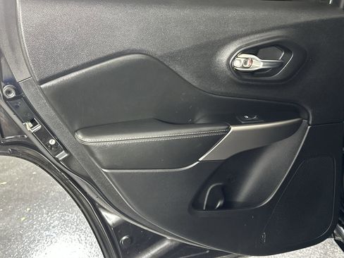 Used 2019 Jeep Cherokee High Altitude image 33