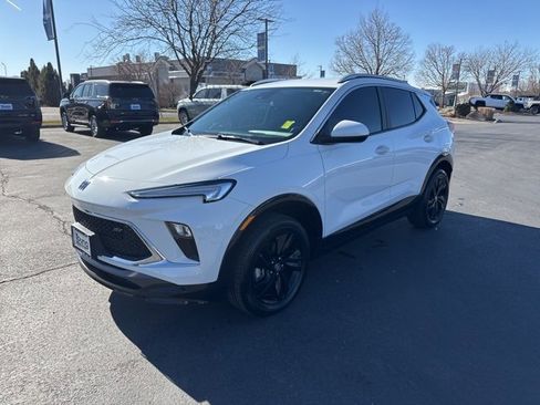 Used 2024 Buick Encore GX Sport Touring image 3