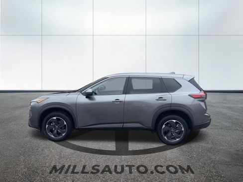 Used 2024 Nissan Rogue SV AWD/4WD image 10