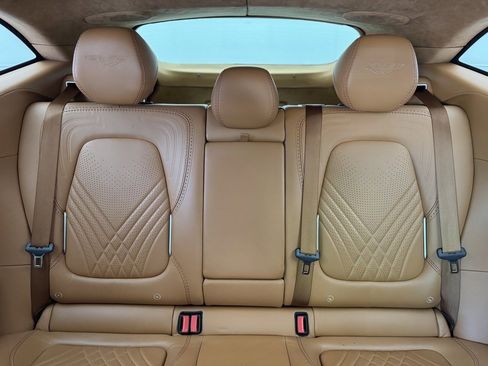 Used 2021 Aston Martin DBX image 18