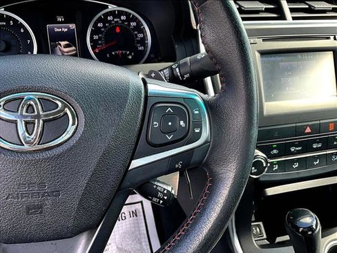Used 2017 Toyota Camry SE image 19