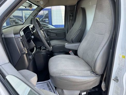 Used 2015 Chevrolet Express 3500 w/ Chrome Appearance Package image 8