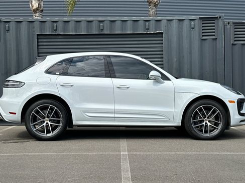 Certified 2023 Porsche Macan AWD/4WD image 9