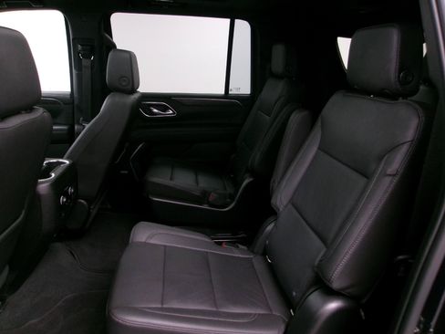 Used 2021 Chevrolet Suburban Z71 AWD/4WD image 9