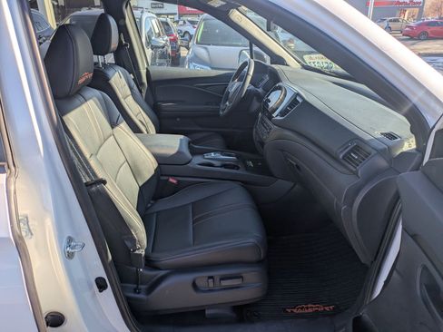 Used 2025 Honda Passport TrailSport image 35