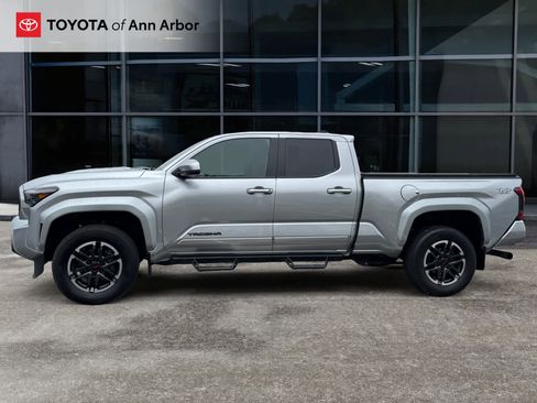 Used 2024 Toyota Tacoma TRD Sport image 9