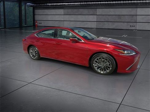 Certified 2024 Lexus ES 350 w/ Luxury Package image 2