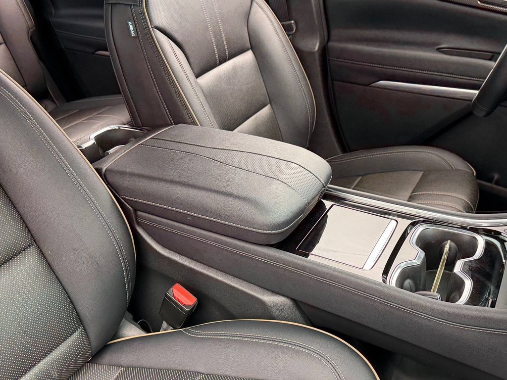 Used 2025 Chevrolet Traverse High Country FWD image 14