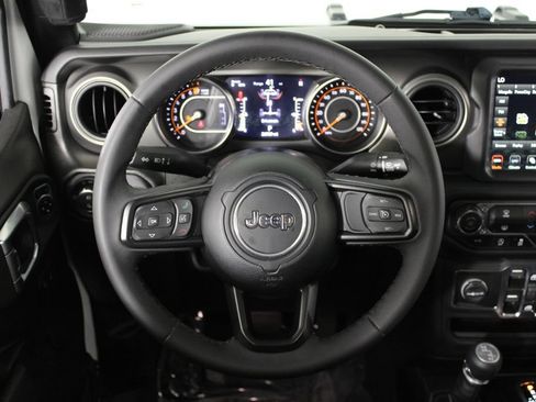 Used 2023 Jeep Gladiator Sport AWD/4WD image 8