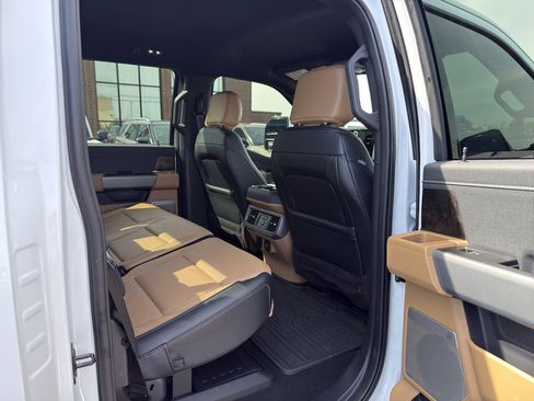 Used 2024 Ford F350 Lariat w/ Chrome Package image 33