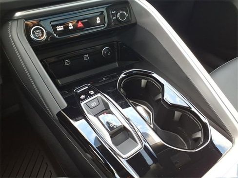 Used 2025 Audi Q5 Premium w/ Convenience Package image 24