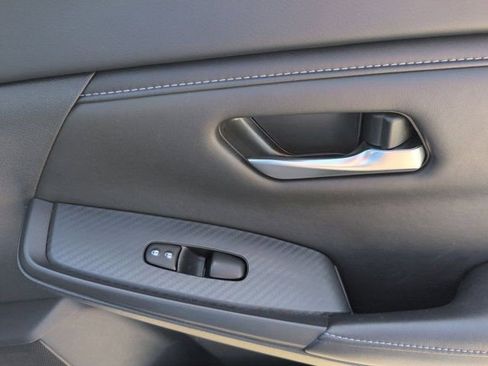 Used 2025 Nissan Sentra SV FWD image 33