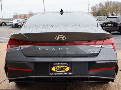 New 2025 Hyundai Elantra Limited image 5