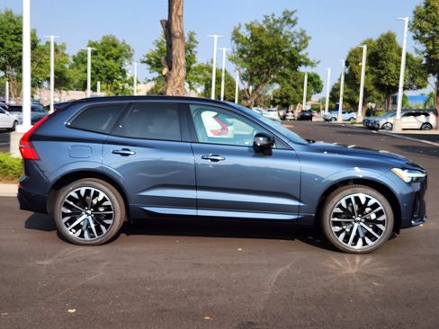 New 2026 Volvo XC60 B5 Ultra w/ Protection Package Premier AWD/4WD image 2