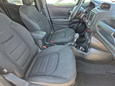 Used 2017 Jeep Renegade Altitude FWD image 23