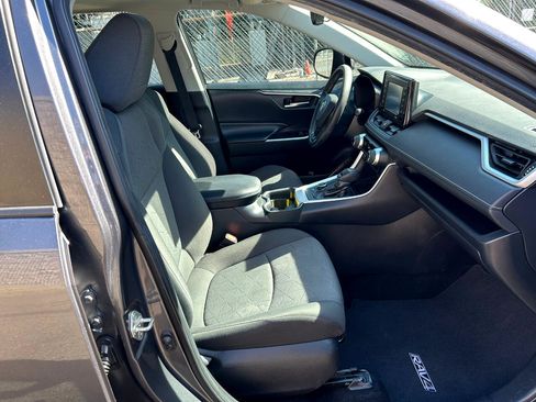 Used 2020 Toyota RAV4 XLE image 17