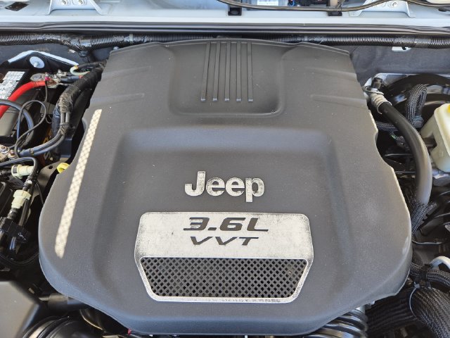 Used 2013 Jeep Wrangler Unlimited Rubicon w/ Connectivity Group AWD/4WD image 35