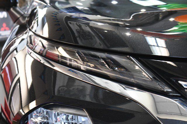 Used 2025 Mitsubishi Outlander AWD image 4