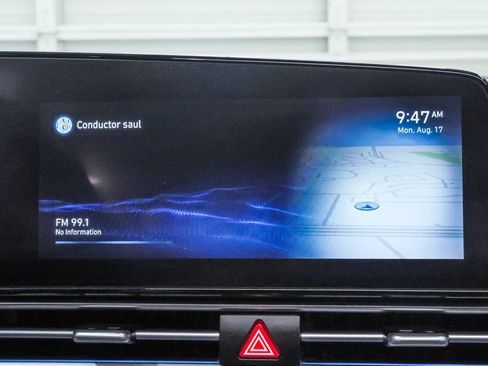 Used 2022 Hyundai Elantra Limited FWD image 17