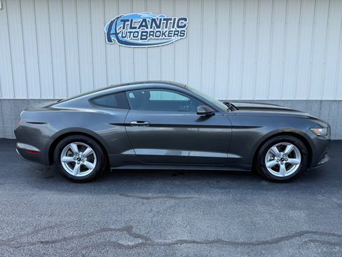 Used 2016 Ford Mustang Coupe RWD image 3