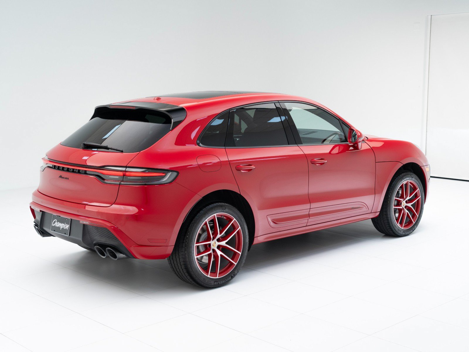 Certified 2026 Porsche Macan AWD/4WD image 9