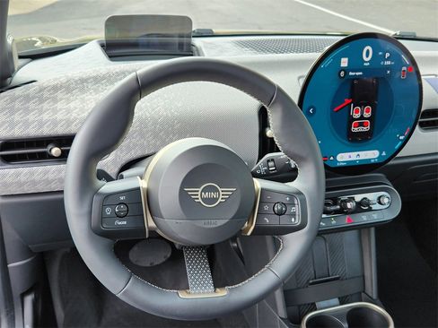 Used 2025 MINI Cooper 2-Door Hardtop image 18