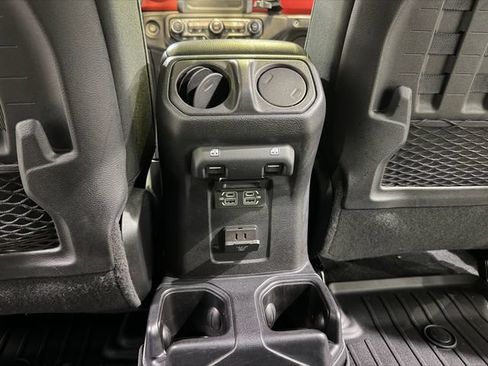 Used 2021 Jeep Wrangler Unlimited Rubicon w/ Cold Weather Group AWD/4WD image 28