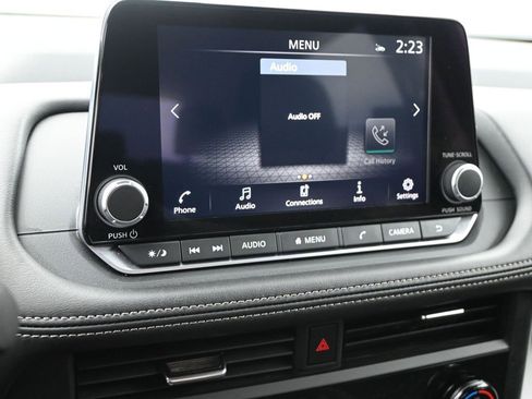 Used 2025 Nissan Rogue SV image 19