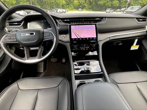 New 2025 Jeep Grand Cherokee L Limited w/ Black Appearance Package image 5