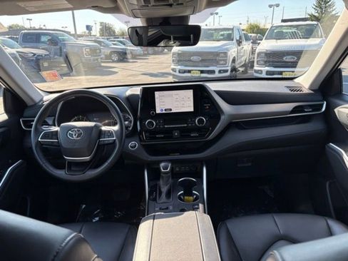 Used 2024 Toyota Highlander XLE image 61