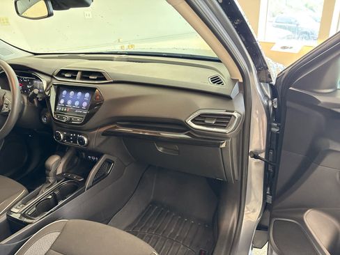 Used 2022 Chevrolet TrailBlazer LT w/ Convenience Package FWD image 23