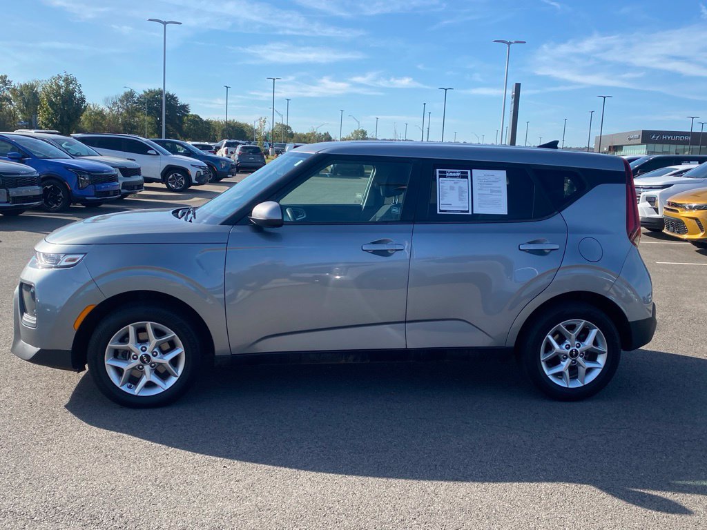 Used 2022 Kia Soul LX w/ Technology Package FWD image 4