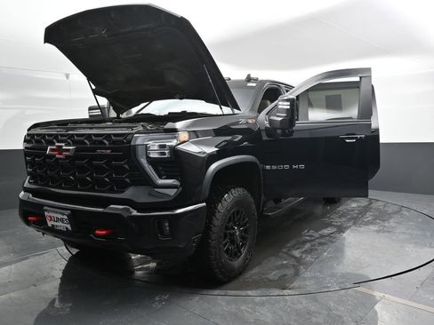 Used 2024 Chevrolet Silverado 2500 ZR2 w/ Technology Package AWD/4WD image 54