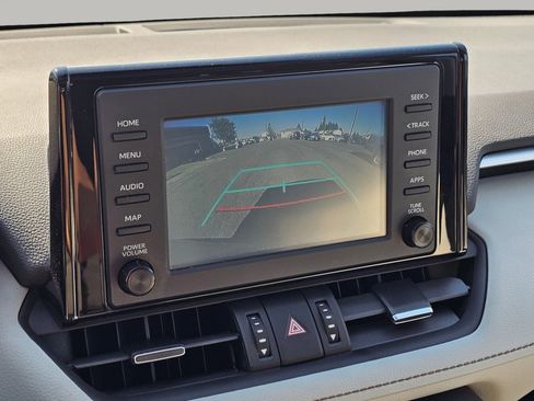 Used 2019 Toyota RAV4 XLE Premium image 9