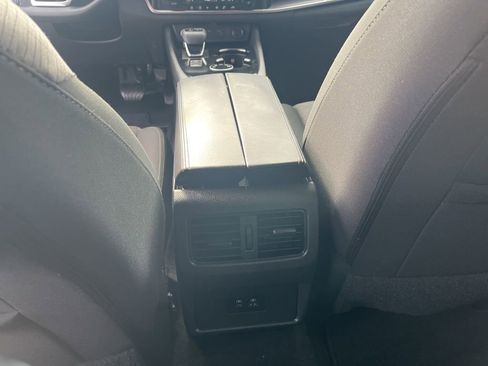 Used 2022 Nissan Rogue SV image 15