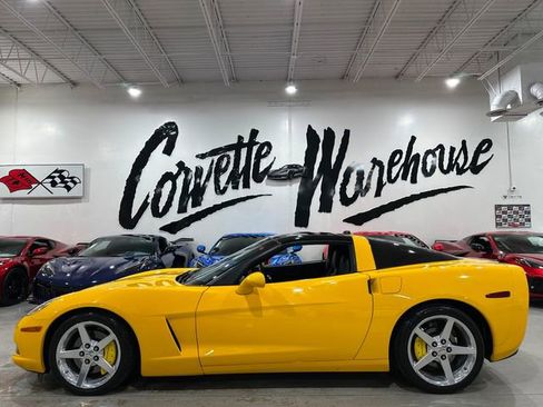 Used 2005 Chevrolet Corvette Coupe w/ Preferred Equipment Group RWD image 2