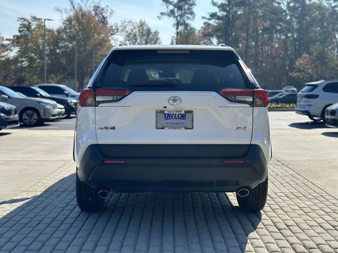 Used 2020 Toyota RAV4 XLE image 5