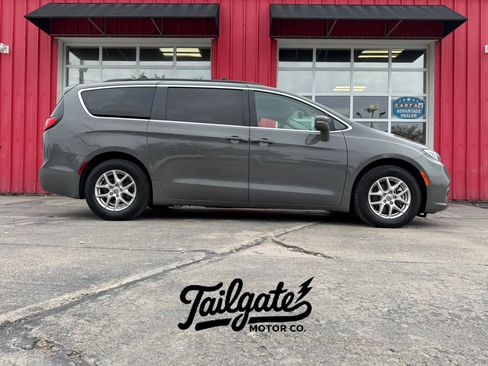 Used 2022 Chrysler Pacifica Touring-L FWD image 1