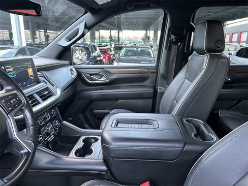 Used 2023 Chevrolet Suburban Premier image 24